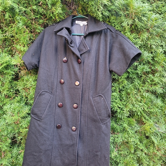 Black short sleeved jacket - Picture 6 of 7